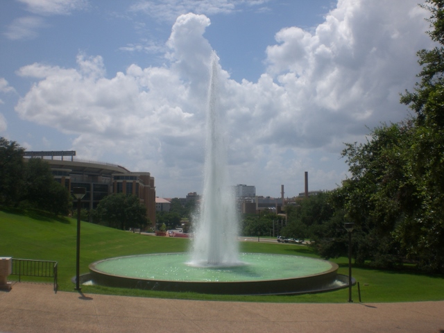 LBJLibraryFountain